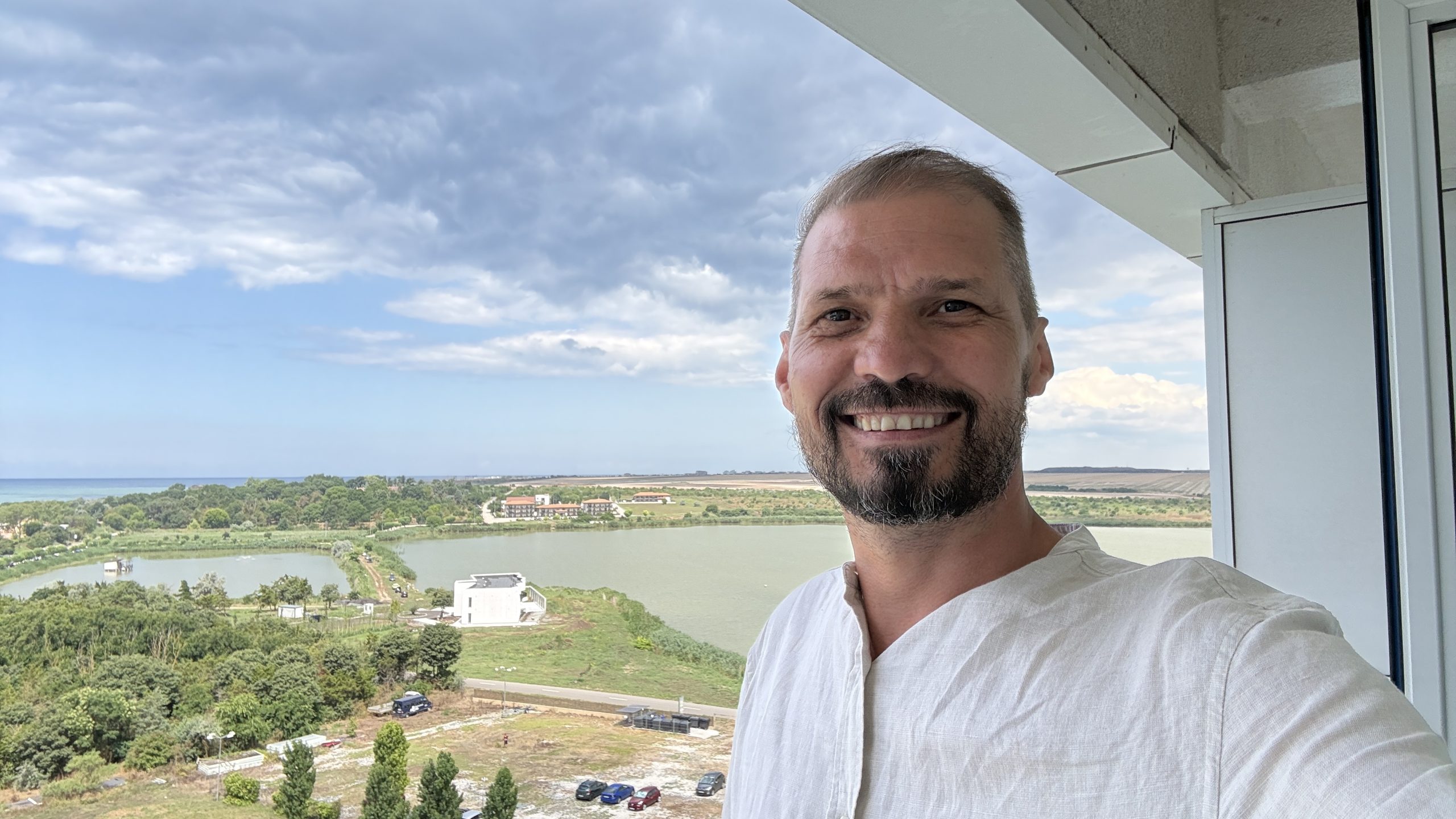 Daniel Ștefan – Expert Regim Hotelier Daniel Ștefan, expert în regim hotelier și optimizare listări Airbnb și Booking
